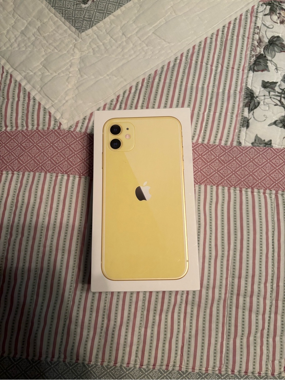 APPLE IPHONE 11 - Yellow